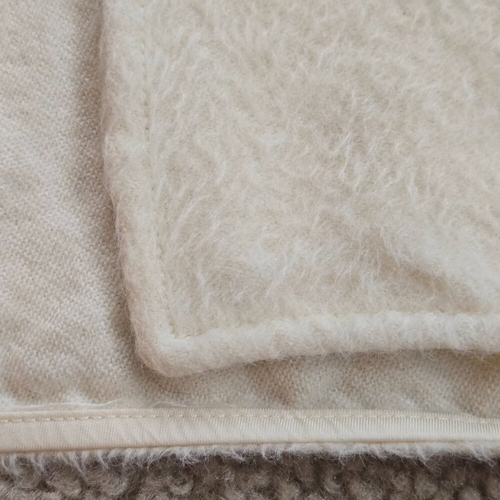 Kuna Baby Alpaca & Wool FUZZY FURRY Wrap - Picture 6 of 15